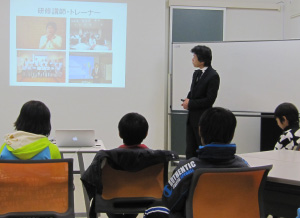 赤鹿保生氏「幸せな人生を送るために」授業風景写真