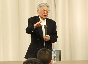 荒川博先生「なぜ王貞治は世界一になれたのか」授業風景写真