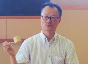 小林健太郎先生「茶道に隠された『おもてなし』の神髄」授業風景写真