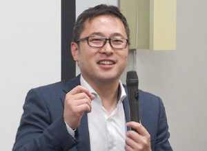 中明知也先生「IT技術者からみた今後の世界」授業風景写真