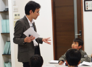 斎藤竜哉先生「出版の裏側と本の魅力」授業風景写真