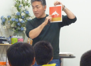 安井俊郎先生　右脳のプロから学ぶ「右脳超記憶法」。授業風景写真